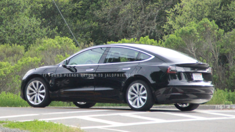 Illustration for article titled Echa un vistazo al diseño final del Tesla Model 3 mucho antes de lo que deberías